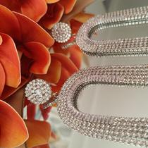 Brinco Cravejado Longo Cascata Meia Lua Base Círculo Banhado Prata