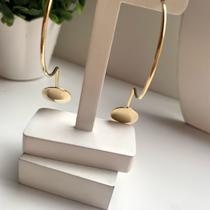 Brinco Curvado Versátil Semijoia Feminina Moderna e Estilosa Simonatto