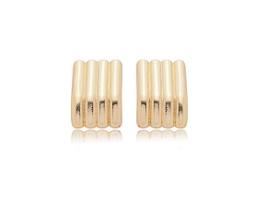 Brinco Curvo com Quatro Fileiras Lisas Banhada a Ouro - Joia Elegante Brinco Curvo com Quatro Fileiras Lisas Banhada a Ouro - Joia Elegante