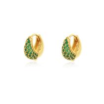 Brinco de argola cravejado de zircônias verde esmeralda folheado a ouro 18k