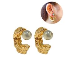 Brinco de Argola Orgânico Martelado Fecho Bola Bold Dourado