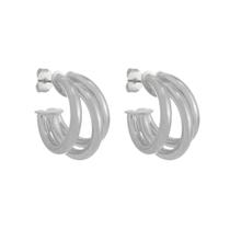 Brinco de argola tripla tubo liso enola p folheado em ródio branco Brinco de argola tripla tubo liso enola p folheado em ródio branco