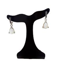 Brinco de click em prata 925 com marcassitas e gota de madrepérola Brinco de click em prata 925 com marcassitas e gota de madrepérola