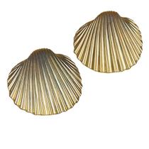 Brinco de Concha do Mar Grande Dourado em Metal
