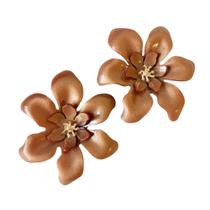 Brinco de Flor Grande Acetinada - Brinco de Flor Grande Acetinada -