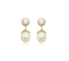 Brinco de Pérola em Pêndulo com Zircônias Redondas Banhado a Ouro - 3 cm x 1,2 cm Brinco de Pérola em Pêndulo com Zircônias Redondas Banhado a Ouro - 3 cm x 1,2 cm
