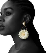 Brinco de Pressão Flor Branca Grande Pérola Festa Feminino - Brinco de Pressão Flor Branca Grande Pérola Festa Feminino -