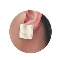 Brinco De Pressão Quadrado Folheado A Ouro Brinco De Pressão Quadrado Folheado A Ouro