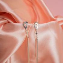 Brinco Design Elegante com Pedra de Zircônia Semijoia Feminina Simonatto Brinco Design Elegante com Pedra de Zircônia Semijoia Feminina Simonatto