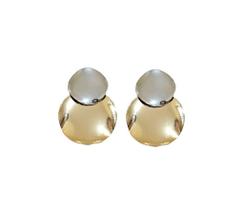 Brinco desmontável redondo orgânico banhado em em dois tons de banho