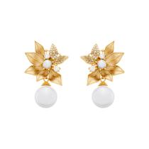 Brinco Dourado com Folhas em Zircônia e Pérolas