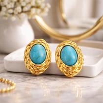 Brinco Dourado com Pedra Turquesa Elegante Sofisticado Fashion Moderno Charmoso Presente Perfeito Brinco Dourado com Pedra Turquesa Elegante Sofisticado Fashion Moderno Charmoso Presente Perfeito