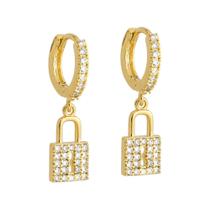 Brinco Dourado de Argolinha com Cadeado Cravejado de Zircônias Brinco Dourado de Argolinha com Cadeado Cravejado de Zircônias