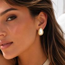 Brinco Dourado de Pressão Clipe Sem Perfuração Feminino Formato de Gota Elegante Banhado á Ouro 18k