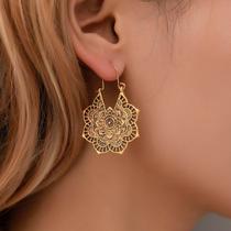 Brinco Dourado Feminino Flor De Lótus Mandala Antialérgico
