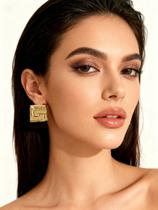 Brinco dourado grande retangular cravejado moda retangular Brinco dourado grande retangular cravejado moda retangular