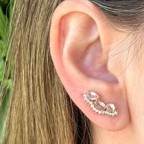 Brinco Ear Cuff 3 Cristais Diferentes Rosa - Ouro 18K Brinco Ear Cuff 3 Cristais Diferentes Rosa - Ouro 18K