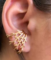 Brinco Ear Cuff com banho de ouro