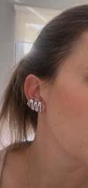 Brinco ear hook detalhado Brinco ear hook detalhado