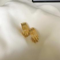 Brinco ear hook helen banhado em ouro 18k Brinco ear hook helen banhado em ouro 18k