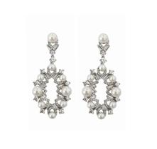 Brinco em pêndulo com pérolas e zircônias banhado a ródio branco Brinco em pêndulo com pérolas e zircônias banhado a ródio branco