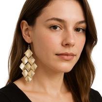 Brinco Escama Prateado Dourado Preto Festa Casamento Glamour