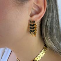 Brinco Escamas Lisas Banhado em Ouro 18k