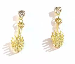 Brinco Escova De Cabelo Cabeleireira Folheado A Ouro 18k