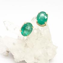 Brinco Esmeralda Natural Oval 0.7cm x 0.9cm Ouro 18k K16