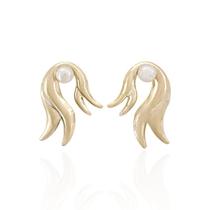 Brinco Estilo Orgânico com Pérola Banho Ouro 18K Brinco Estilo Orgânico com Pérola Banho Ouro 18K