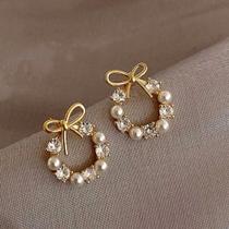 Brinco Feminino de zircônia e pérolas Brinco Feminino de zircônia e pérolas