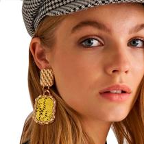 Brinco Feminino Delicado Quadrado Dourado Textura Amarelo
