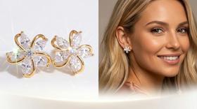 Brinco Feminino Flor Dourada e Cristal Zircônias Pino Aço Inox Antialérgico Delicado Minimalista Brinco Feminino Flor Dourada e Cristal Zircônias Pino Aço Inox Antialérgico Delicado Minimalista