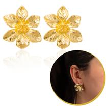 Brinco Feminino Flor Médio Banhado A Ouro Elegante