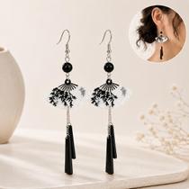 Brinco Feminino Oriental Com Correntes Pendente Longo Preto Branco Estilo Leque Brinco Feminino Oriental Com Correntes Pendente Longo Preto Branco Estilo Leque