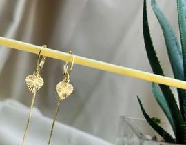Brinco fio dourado