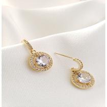 Brinco fixo cravejado em zircônia