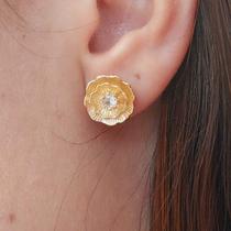 Brinco Flor Fosca Desenhada Folheado A Ouro Brinco Flor Fosca Desenhada Folheado A Ouro