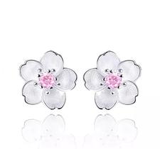 Brinco Flor Prateado Branco Detalhes Pedra Rosa Prata