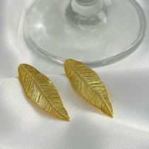 Brinco Folha Texturizada Banhado em Ouro 18k - 3 cm