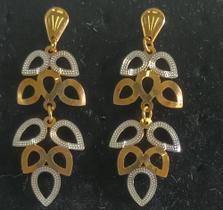 brinco folhas