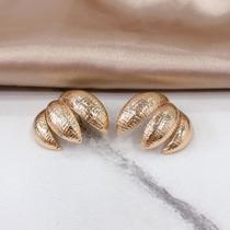Brinco folhas banhado a ouro 18k Brinco folhas banhado a ouro 18k