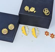 Brinco Folheado Ouro Cartela com 7 Par de Brincos Delicados Antialérgico Feminino Adulto Infantil Tendência Moda luxo