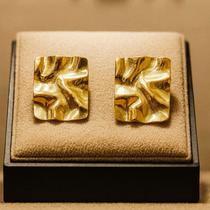 Brinco folheado quadrado martelado orgânico moderno - Shop BB