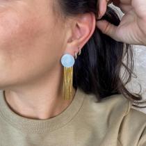 Brinco Franja Dourada Pino Esmaltado Cor:Branco