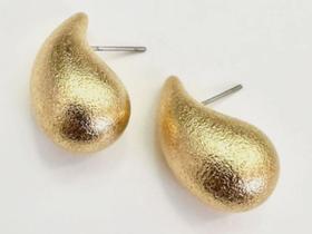 Brinco Gota texturizada Grande banhado a Ouro