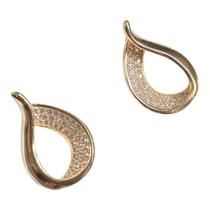 Brinco gota vazada com 3 fileiras de zircônias Brinco gota vazada com 3 fileiras de zircônias