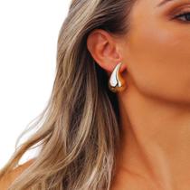 BRINCO GOTA VIRGULA GGs BANHADO OURO 18K