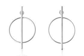 Brinco Grande Circulo E Fio No Meio Folheado Em Ródio Branco Brinco Grande Circulo E Fio No Meio Folheado Em Ródio Branco