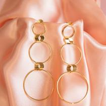 Brinco Grande Design em Elos Marcante Semijoia Feminina Simonatto Brinco Grande Design em Elos Marcante Semijoia Feminina Simonatto